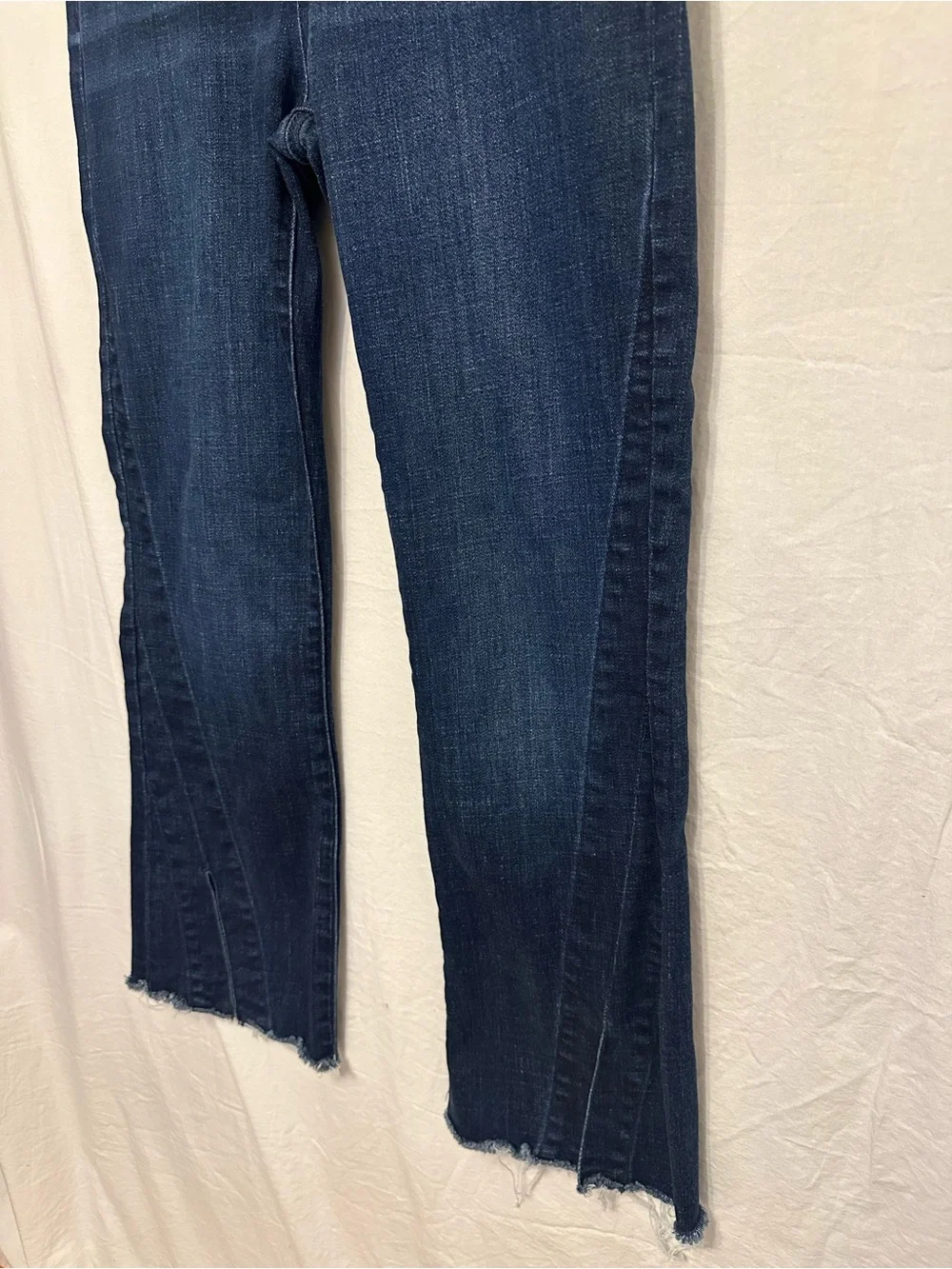 Liverpool Los Angeles 2/26 Cropped Kick Flare Jeans Raw Hem Ankle Slit Dark Wash